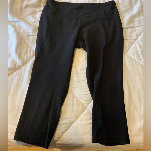 Nike crop leggings - Picture 1 of 4